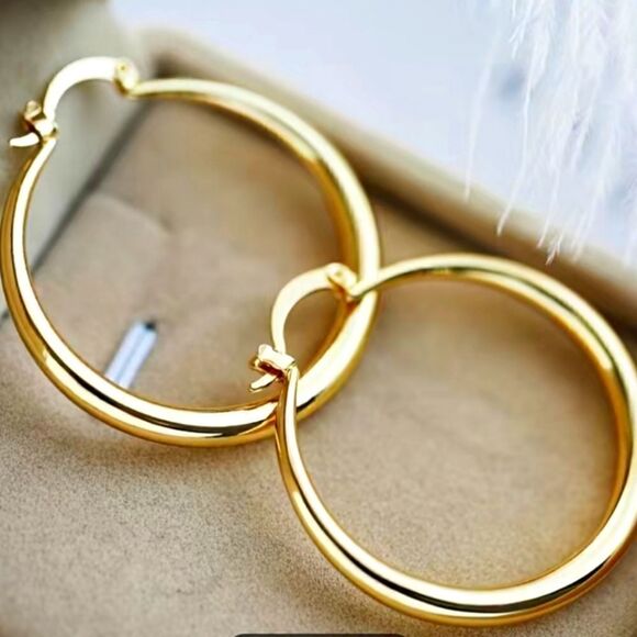 Fashion Golden Plated Hoop Earrings Simple Design 1.3 in diameter - Picture 1 of 4